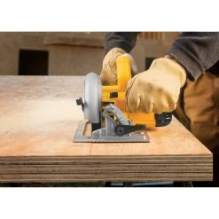 DeWalt® 15 Amp Corded 7 1/4-Inch Lightweight Circular Saw -Professional Power Tool Supply Store 520fb597 d69a 4383 94aa d6e777424071